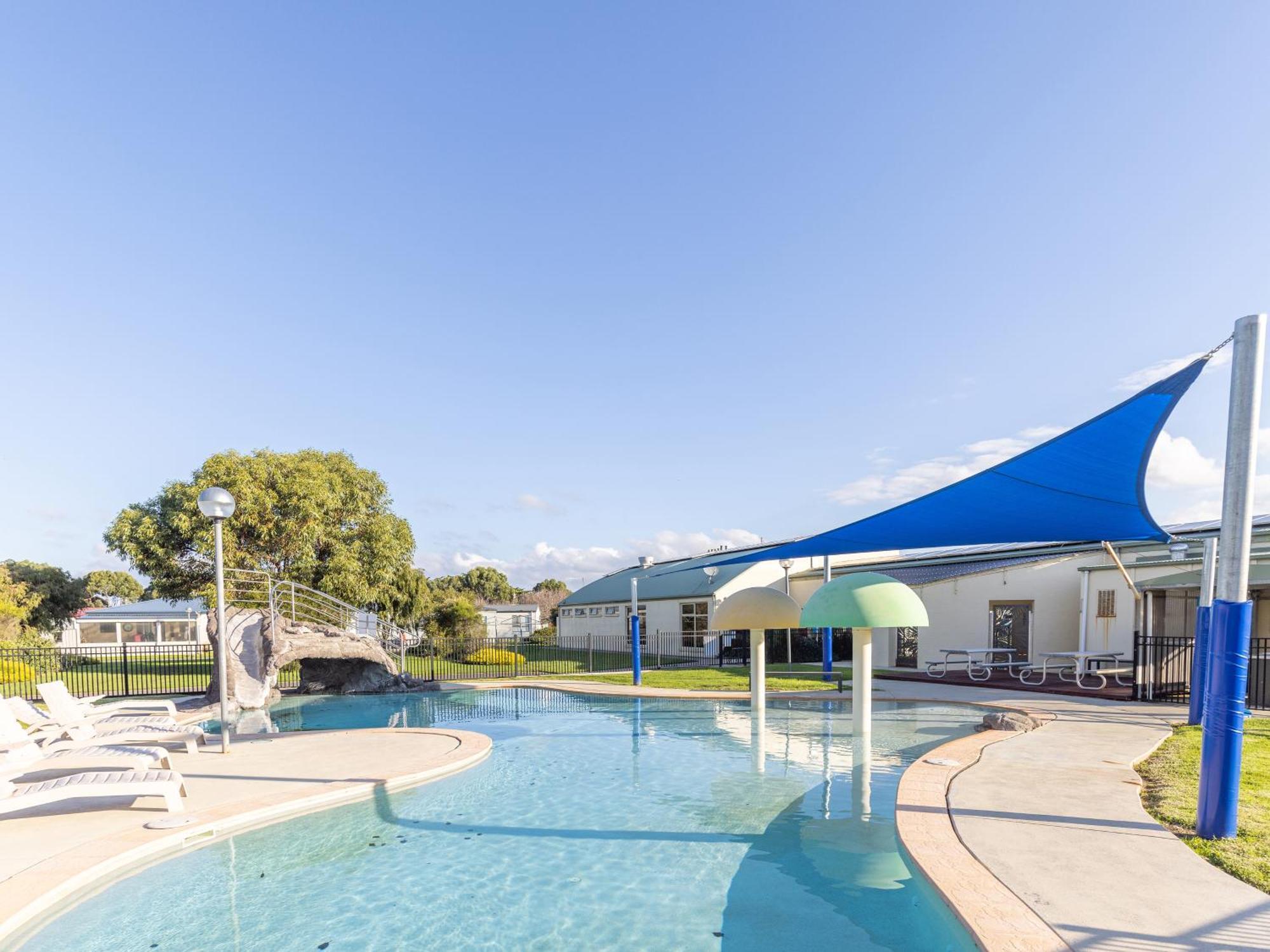 Nrma Warrnambool Riverside Holiday Park Екстер'єр фото