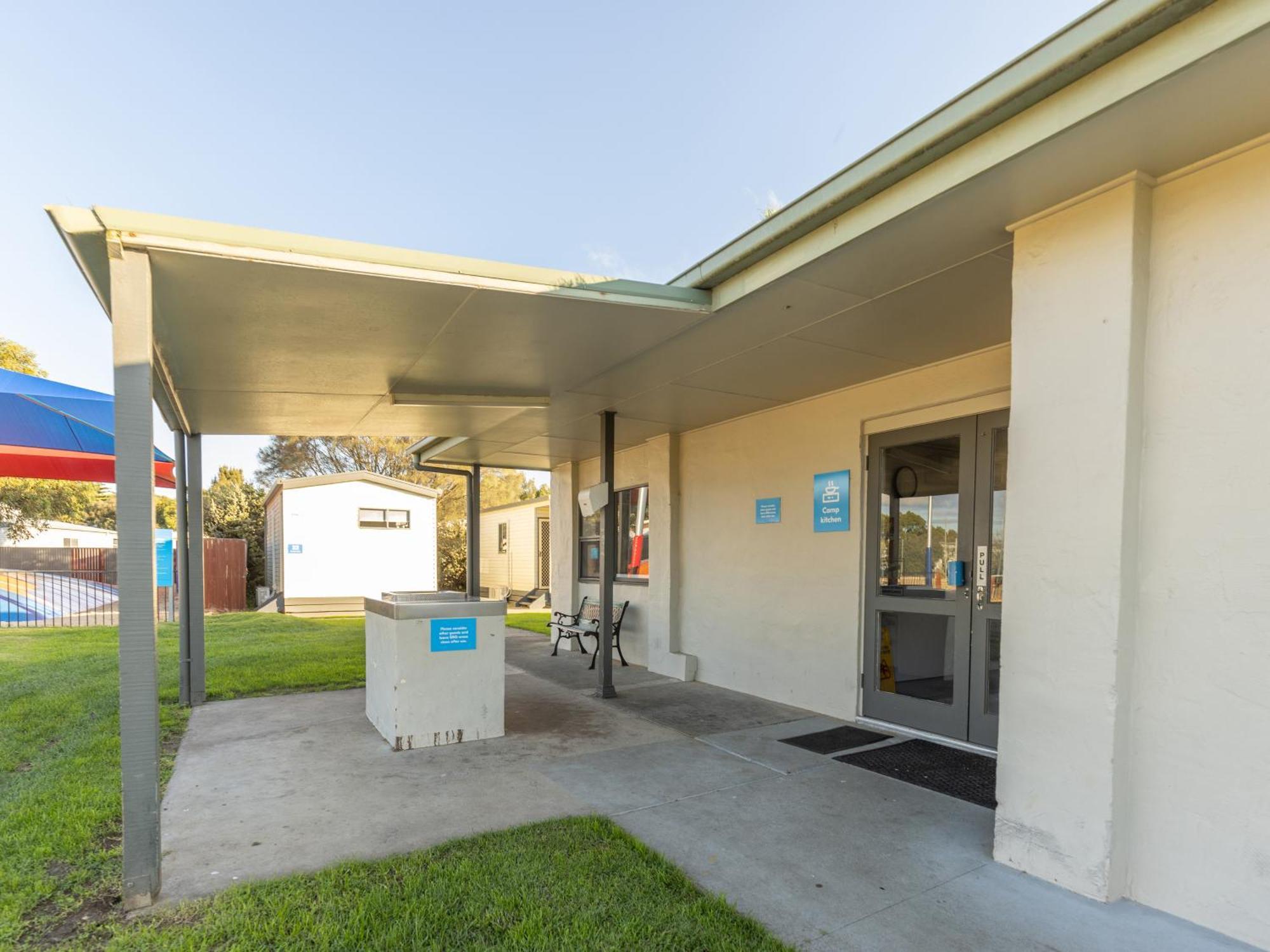 Nrma Warrnambool Riverside Holiday Park Екстер'єр фото
