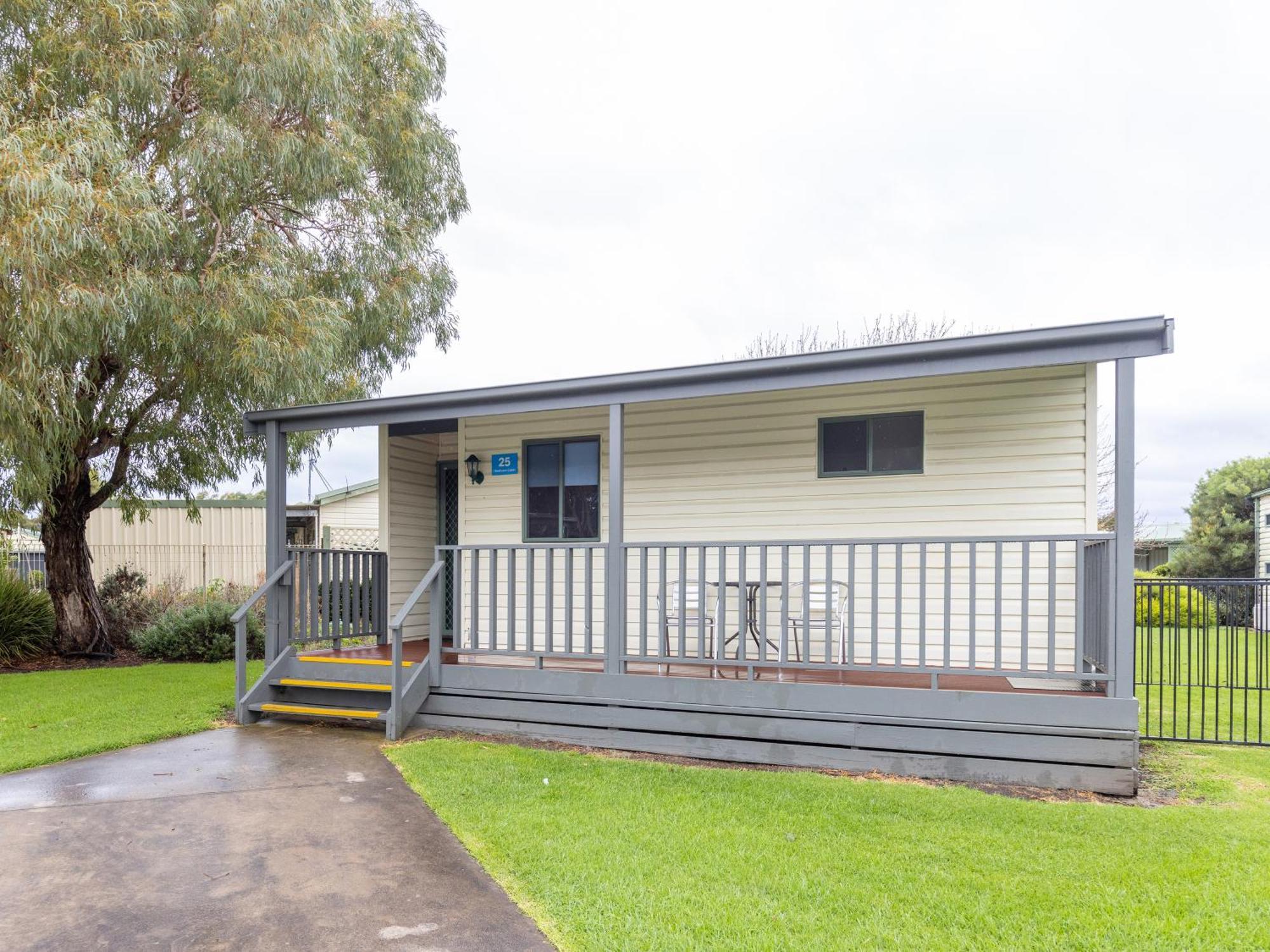 Nrma Warrnambool Riverside Holiday Park Номер фото